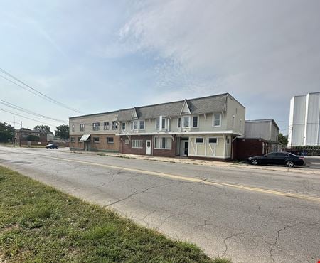 Photo of commercial space at 1909, 1911, 1915 Tremainsville Road in Toledo