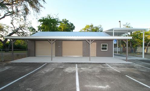 114 W Myers Blvd