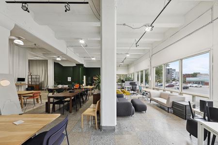 Other space for Rent at 6659, avenue du Parc in Montreal