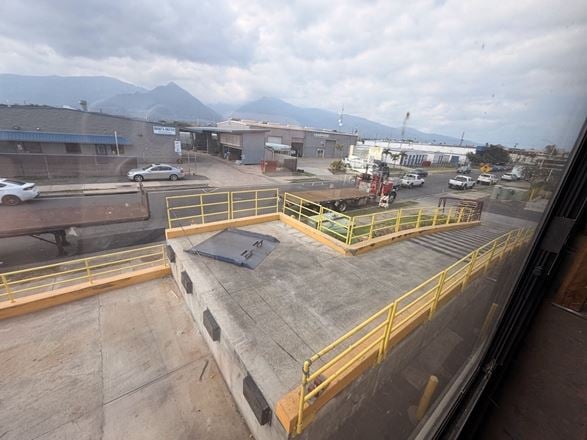Large Warehouse Central Maui