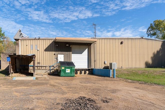 Furniture Store & Warehouse in Excellent Condition