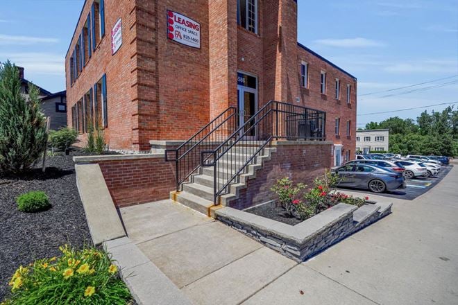 5586 Main St