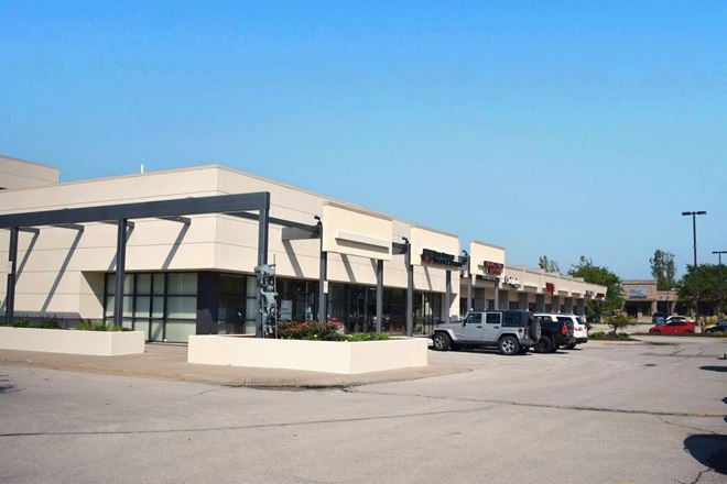 Shoppes At Lakeside