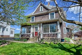 832 S Main St