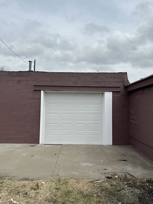 NEWLY RENOVATED EAST HARRY FLEX WAREHOUSE