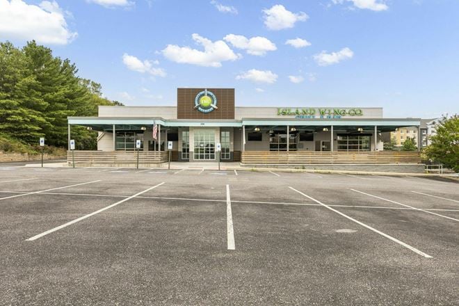 PRIME RETAIL PROPERTY WITHIN WALKING DISTANCE TO JMU