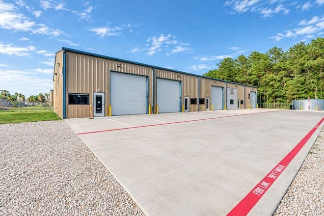 31588 Industrial Park Dr, Pinehurst, TX 77362