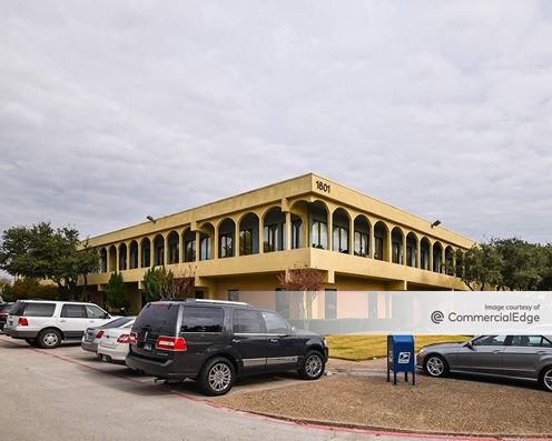 Lamar East Atriums