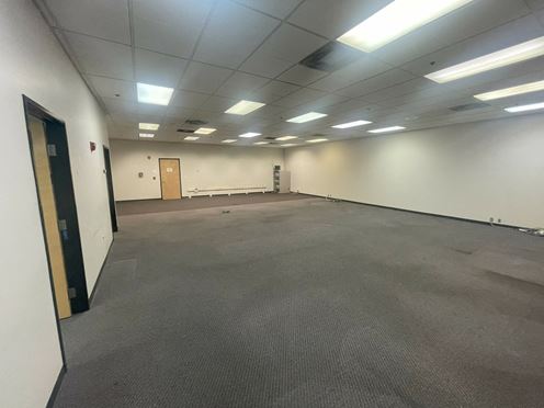 +/-17,360-27,811 SF For Lease Flex/Industrial w/Internal Dock - Hughes Airport Center