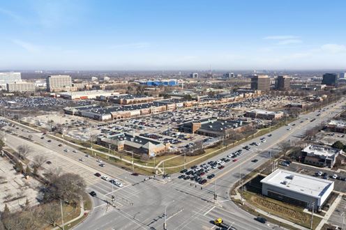Woodfield Village Green