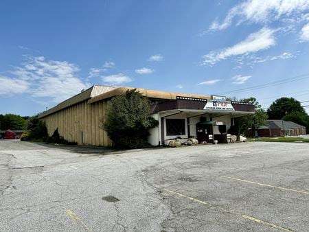 Photo of commercial space at 133 E Parris Ave in High Point