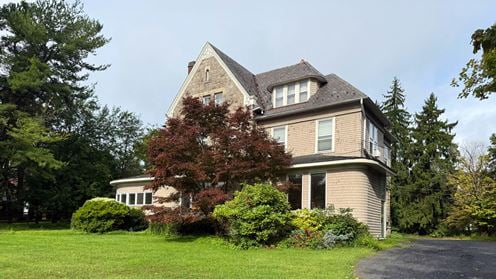 825 Delaware Ave