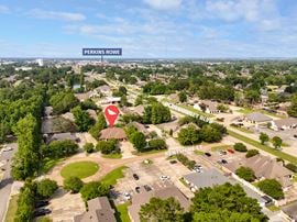 Commercial/Office Spaces in Cul-De-Sac off Bluebonnet Boulevard