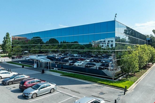 185 Admiral Cochrane Dr