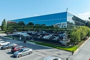 185 Admiral Cochrane Dr