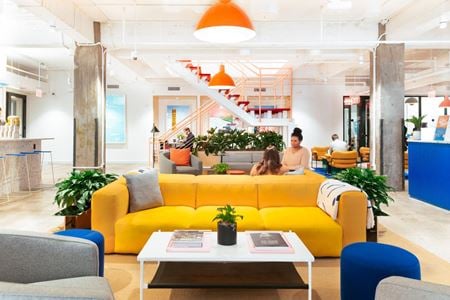 Shared and coworking spaces at 437 Madison Avenue in New York