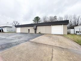 1795 Sportsman Ln NW