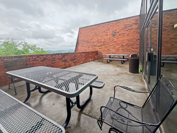 Regus - Brentwood - Summit View Drive
