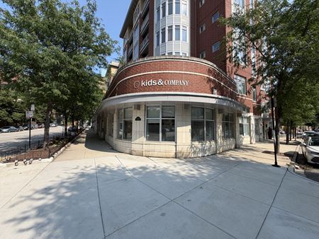 Retail space for Rent at 657 W Fulton St in Chicago