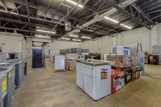 5913 - 5915 Central Ave NE