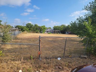 820 Stadium Dr