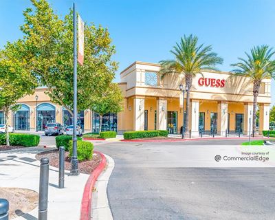 The Promenade Shops at Orchard Valley