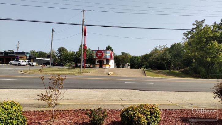 For Lease: Former Tobacco Shop