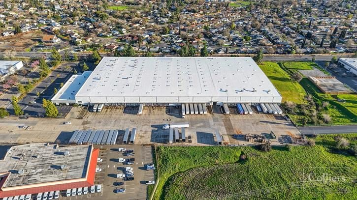 ±250,507 SF High-Cube Distribution Building | New Ownership