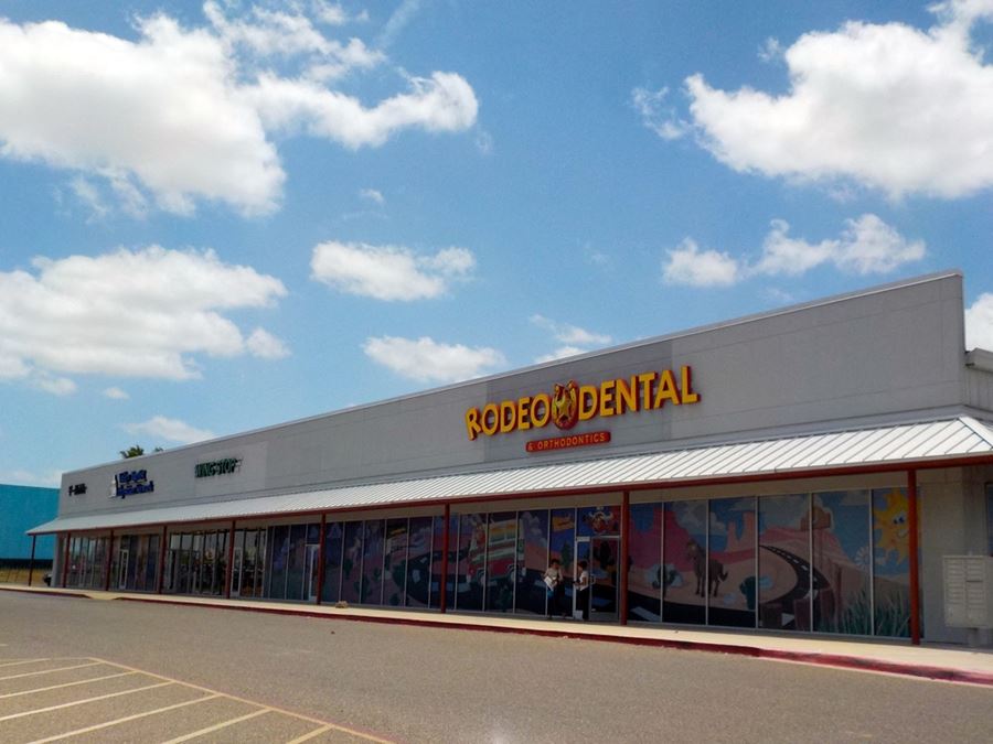 HEB - San Benito Plaza