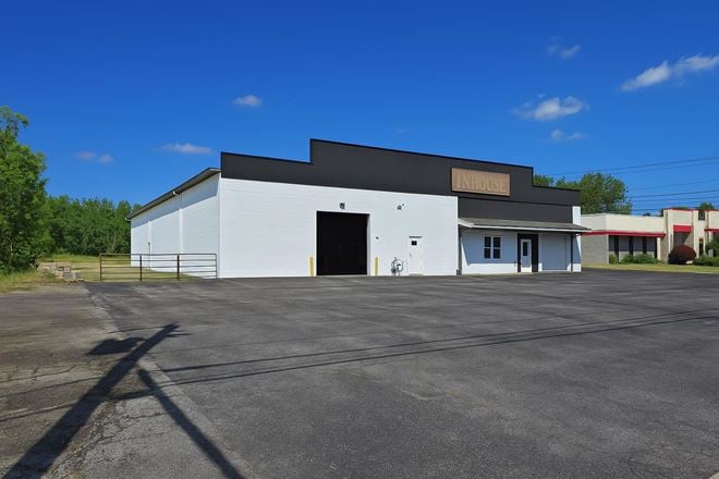 9170 Transit Rd - 14,710+/- SF  RETAIL WAREHOUSE STORAGE