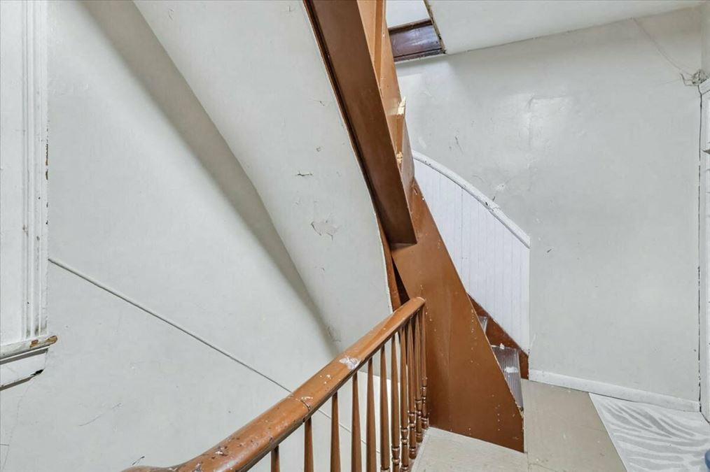 Cash-Flowing 3 Unit | Mixed-Use Asset | Cash Flow + Appreciation in Guttenberg