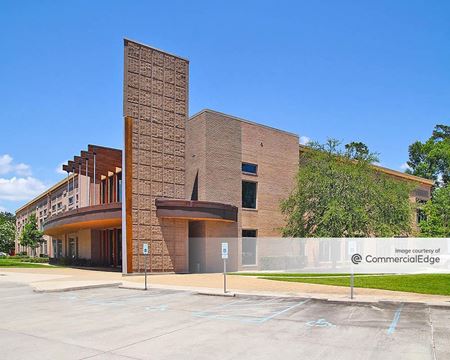Office space for Rent at 1625 West Causeway Approach in Mandeville