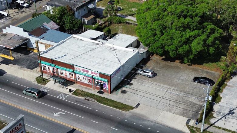 Freestanding Retail Building + Vacant Lot | 4