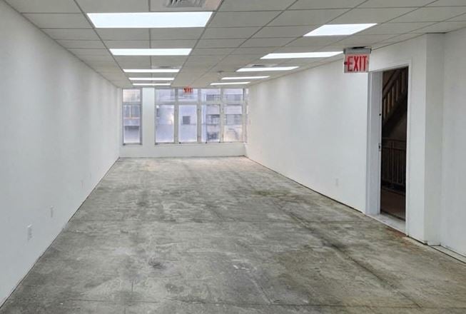 2,000 SF | 27 Smith Street | ADA-Compliant 2nd-Floor Office/Retail Space With Elevator Access for Lease