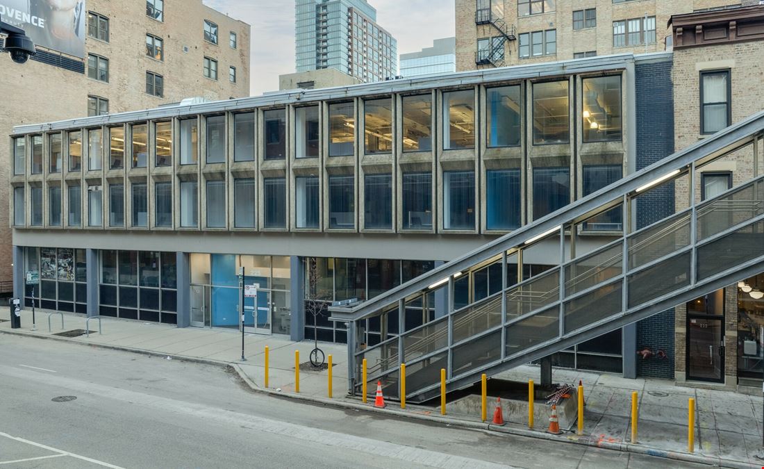 225 W Superior St