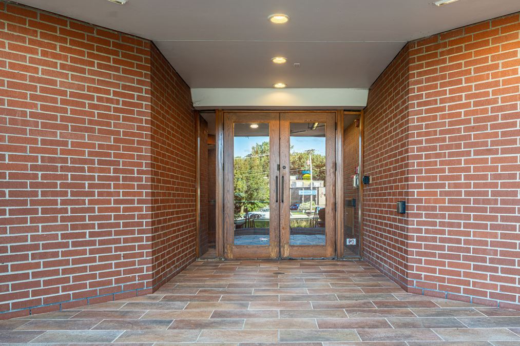 950 North York Road