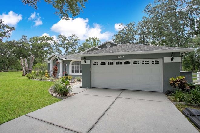 19616 Livingston Ave, Lutz, FL 33559