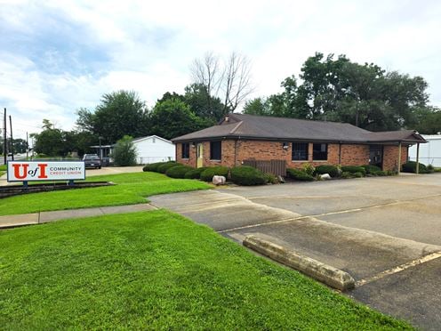 FREESTANDING PROFESSIONAL OFFICE / FORMER BANKBRANCH FOR SALE