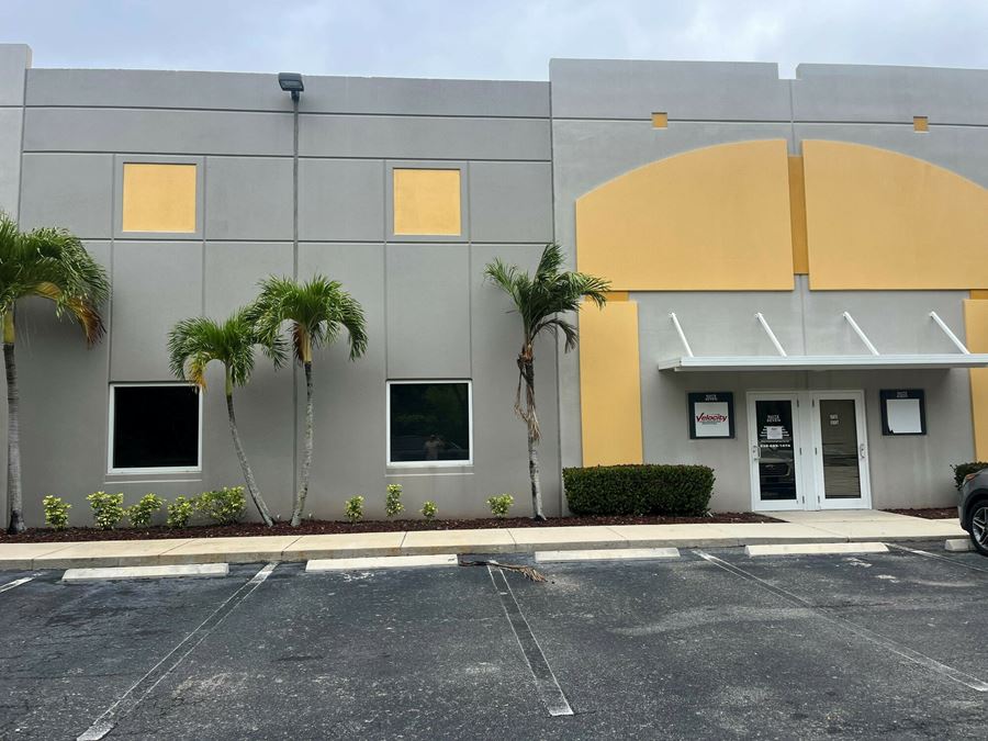 2,400 SF Flex Condo For Sale in Fort Myers