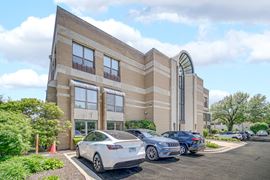 1S443 Summit Ave, Oakbrook Terrace, IL 60181