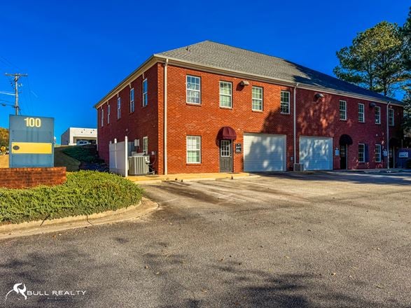 Freestanding Multi-Use Building | Sale or Lease | ±8,000 SF | ±3,987 SF Available