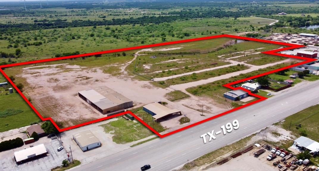 19,000 SF Storefront & Warehouse on ±36 Acres