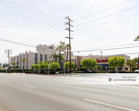 Industrial space for Rent at 15800 Roscoe Blvd in Van Nuys