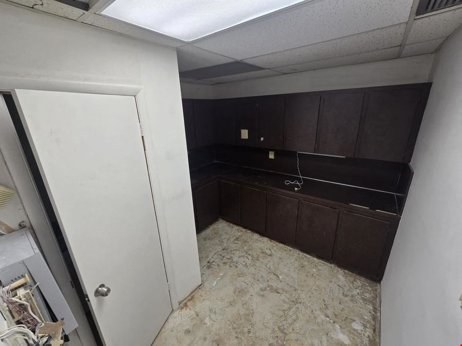 FOR LEASE: Professional office 1,100 SQFT