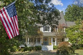 BEAUTIFUL HOME IN WOODLAND ESTATES