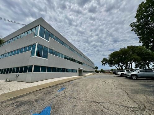 1101 Gulf Breeze Pkwy - Sublease - 3,842 SF