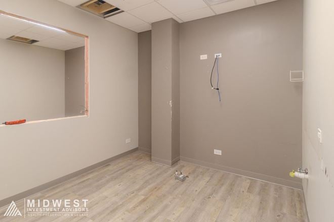 5230 S. Blackstone Ave - | 2,120 SF
