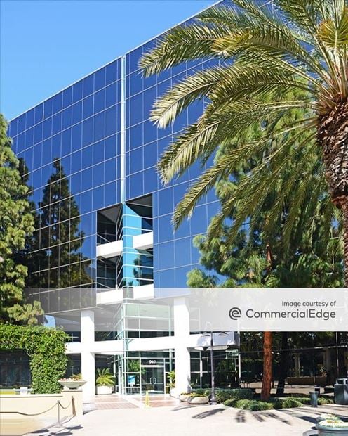 Metro Pointe Business Center - 949 South Coast
