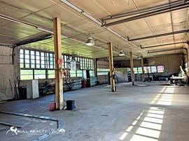±5,000 SF Auto-Service Garage For Sale