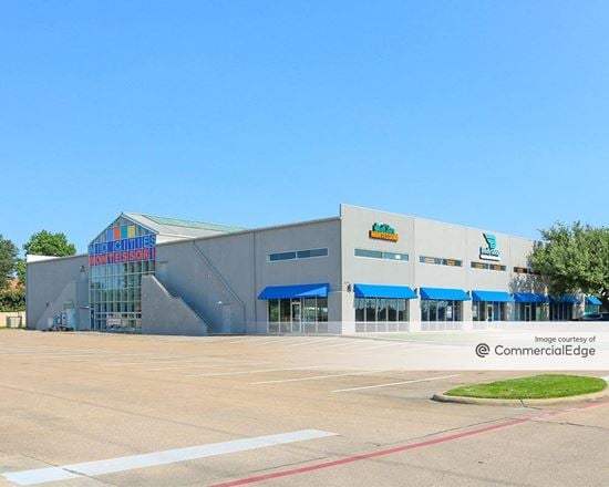 Parkwood Village Shopping Center